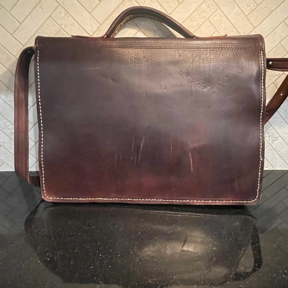 Beautifully crafted leather briefcase / satchel. - Picture 3 of 6